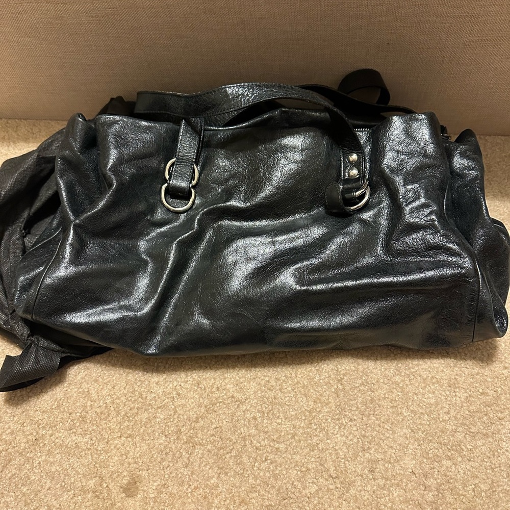 Elegant Black Leather Shoulder Bag